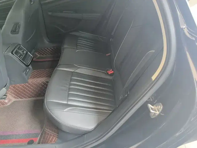 Volkswagen Passat — Фото автомобиля 16