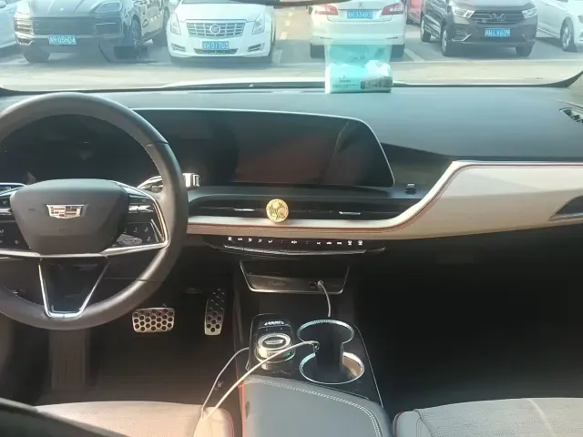 Cadillac GT4 — Фото автомобиля 9