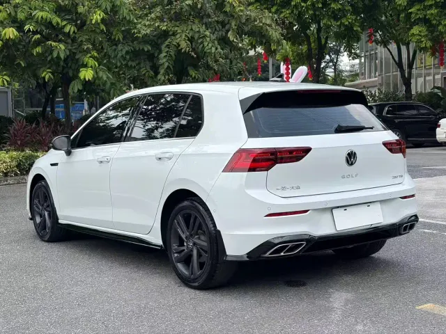 Volkswagen Golf — Фото автомобиля 8