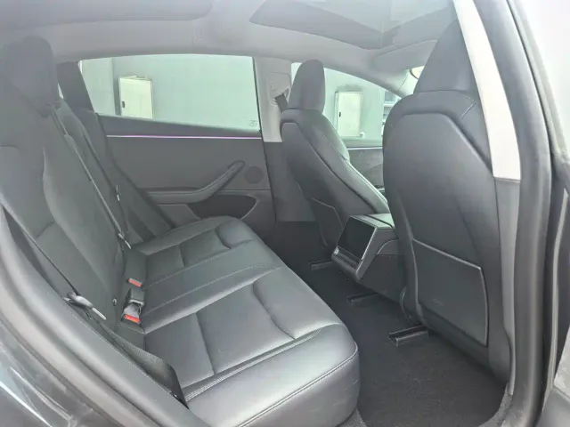 Tesla Model 3 — Фото автомобиля 11