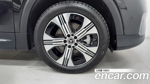 Mercedes-Benz EQB — Фото автомобиля 5