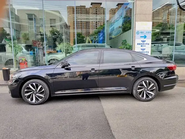 Volkswagen Passat — Фото автомобиля 3