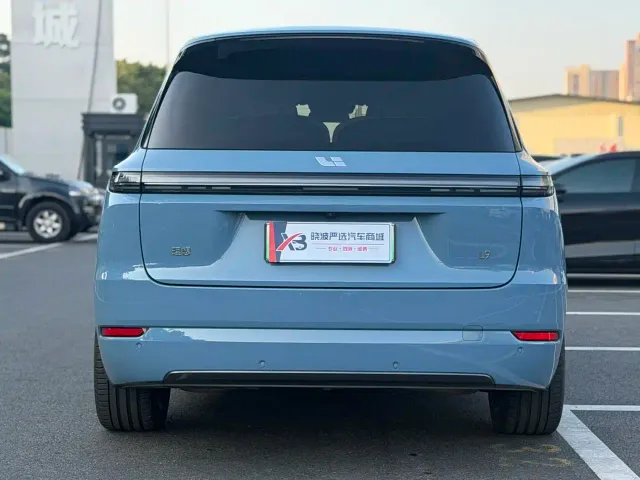 Li Auto L9 — Фото автомобиля 6