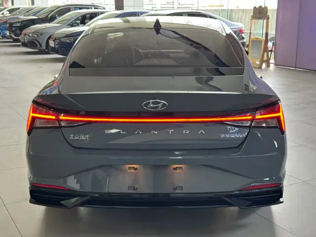 Hyundai Elantra — Фото автомобиля 4