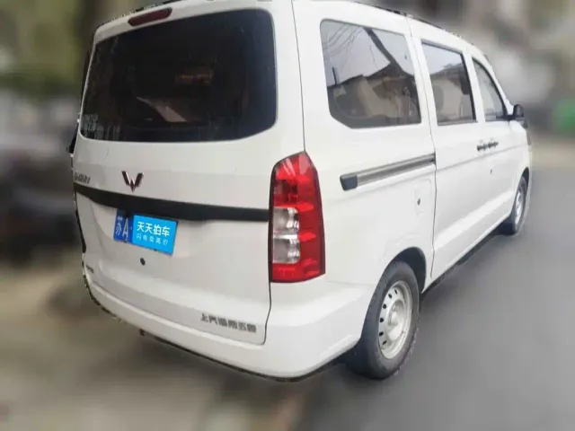 Wuling Hongguang V — Фото автомобиля 2