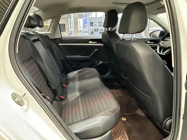 Volkswagen Lavida — Фото автомобиля 12