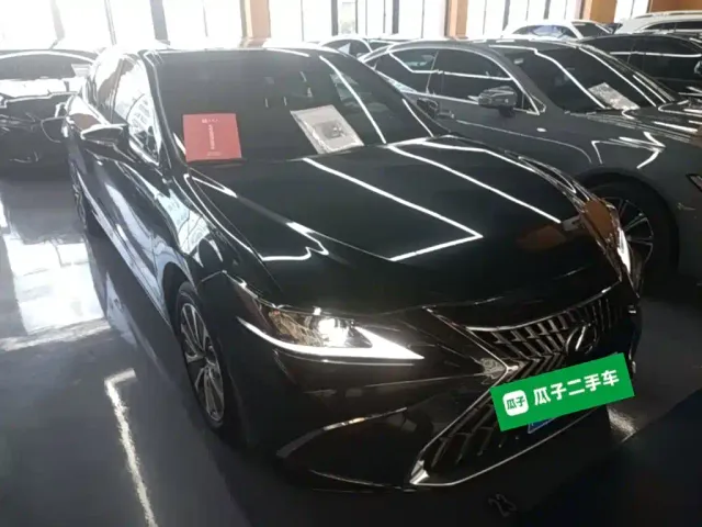 Lexus ES — Фото автомобиля 3