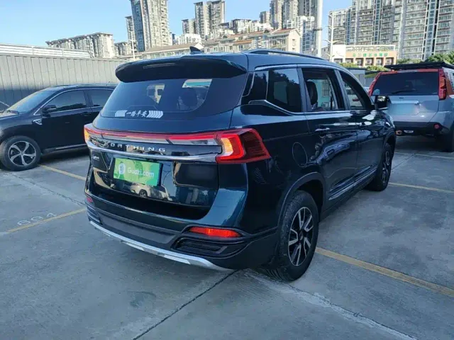 Forthing T5 — Фото автомобиля 6
