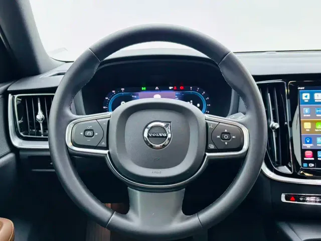 Volvo S60 — Фото автомобиля 14