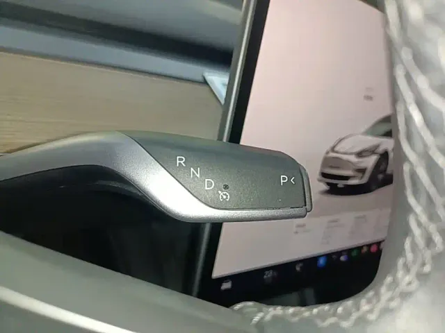 Tesla Model 3 — Фото автомобиля 13