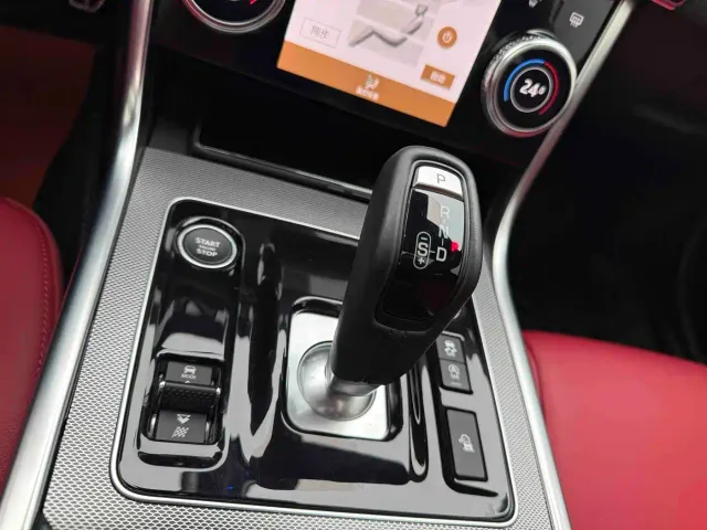 Jaguar XEL — Фото автомобиля 28