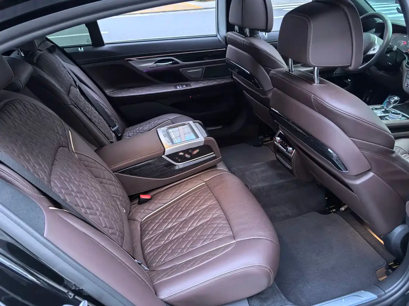 BMW BMW 7 Series 2021 Model 740Li Leading Luxury Package — Фото автомобиля 16