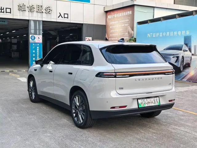 Leapmotor C10 — Фото автомобиля 5