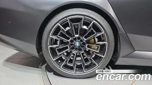 BMW M5 G90 — Фото автомобиля 5