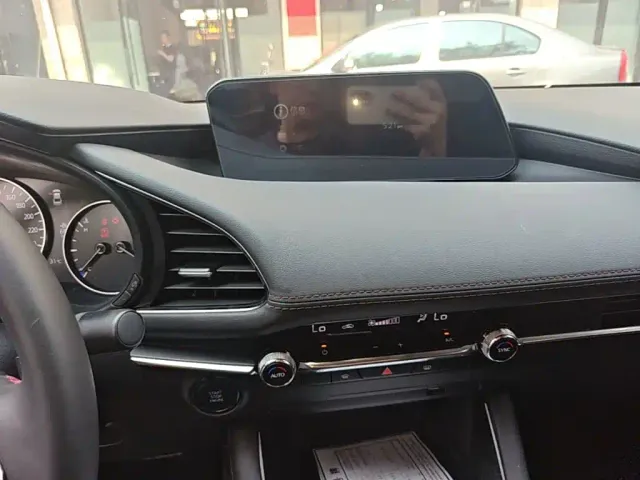 Mazda Axela — Фото автомобиля 12