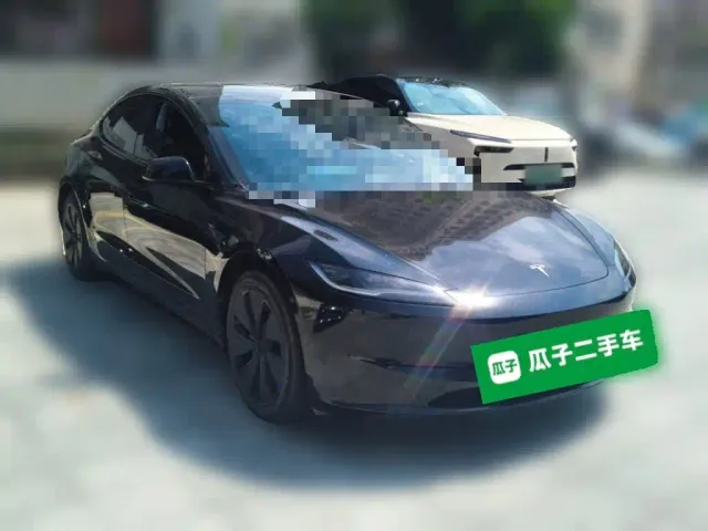 Tesla Model 3 — Фото автомобиля 24