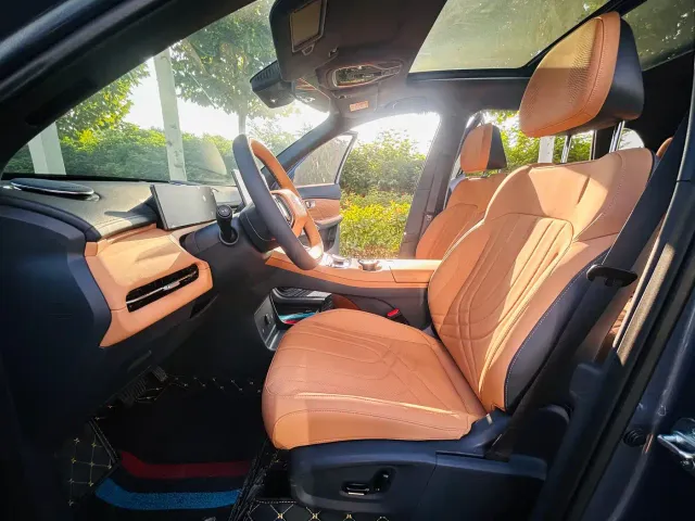 Geely Galaxy Starship 7 EM-i — Фото автомобиля 4