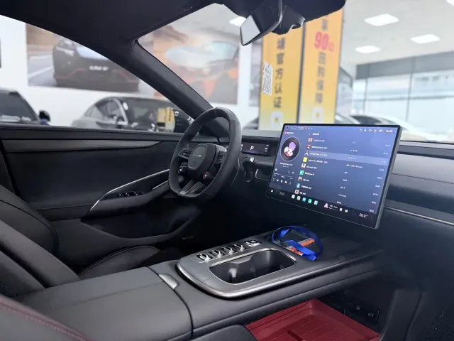 Xiaomi SU7 — Фото автомобиля 13