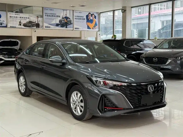 Changan Eado — Фото автомобиля 3