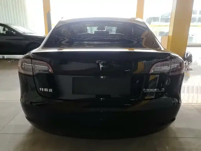 Tesla Model 3 — Фото автомобиля 5