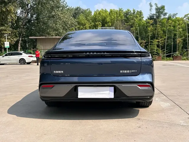 Geely Galaxy Galaxy Xingyao 8 2025 Model 130km EM-i Flagship Edition — Фото автомобиля 16
