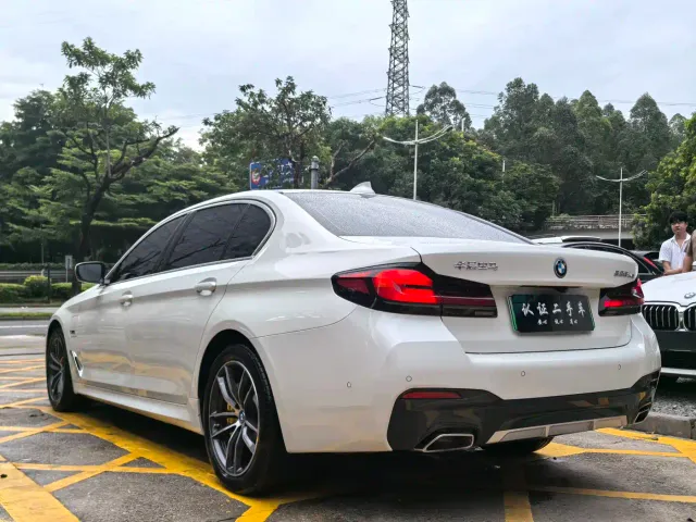 BMW 5 Series — Фото автомобиля 4