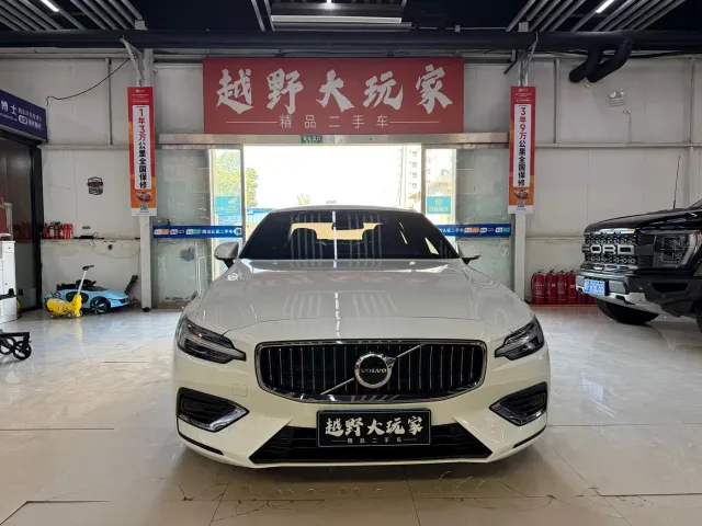 Фотография автомобиля — Volvo S60