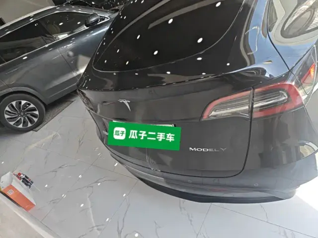 Tesla Model Y — Фото автомобиля 5
