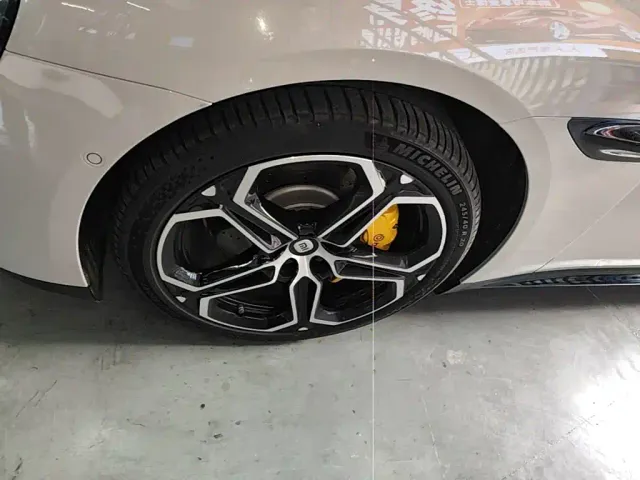 Xiaomi SU7 — Фото автомобиля 22