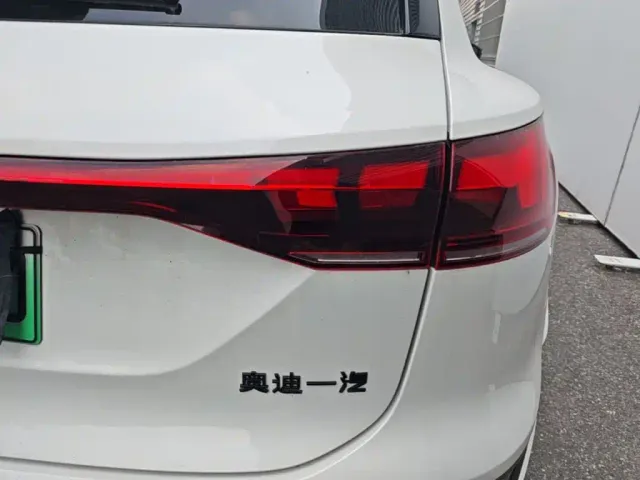 Audi Q6L e-tron — Фото автомобиля 7