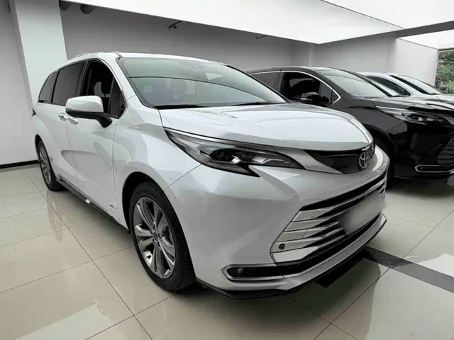 Toyota Sienna — Фото автомобиля 9