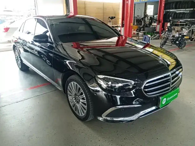 Mercedes-Benz E-Class — Фото автомобиля 3