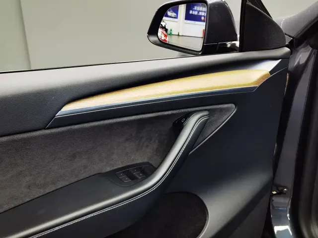 Tesla Model Y — Фото автомобиля 9