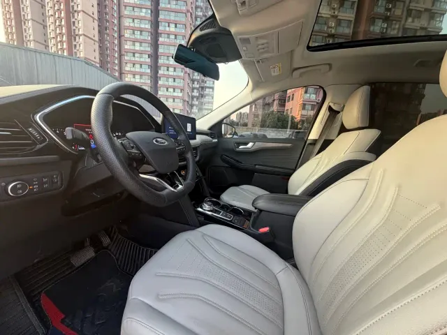 Ford Escape — Фото автомобиля 7