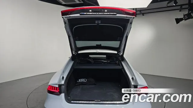 Audi A7 4K — Фото автомобиля 24