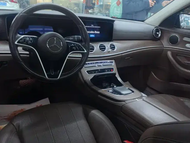 Mercedes-Benz E-Class — Фото автомобиля 12