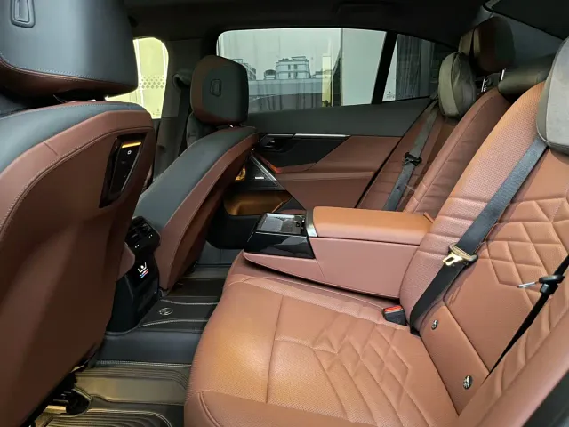 BMW i5 — Фото автомобиля 9