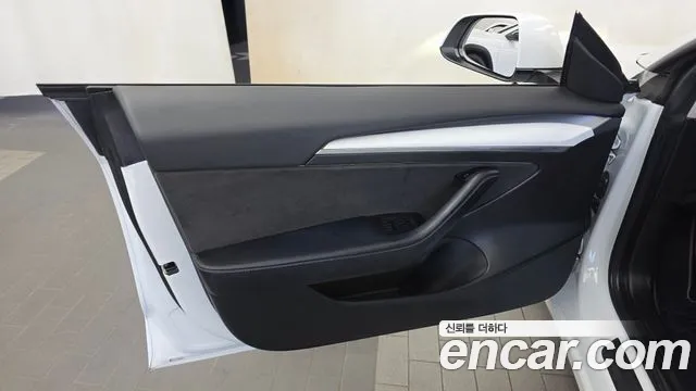 Tesla Model 3 — Фото автомобиля 13