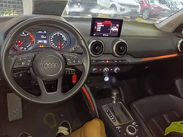 Audi Q2L — Фото автомобиля 9