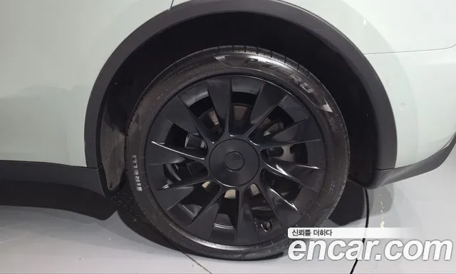 Tesla Model Y — Фото автомобиля 6