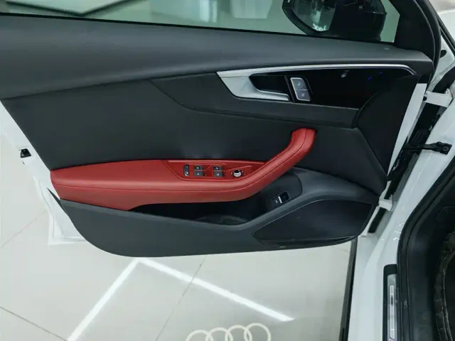 Audi A4L — Фото автомобиля 12