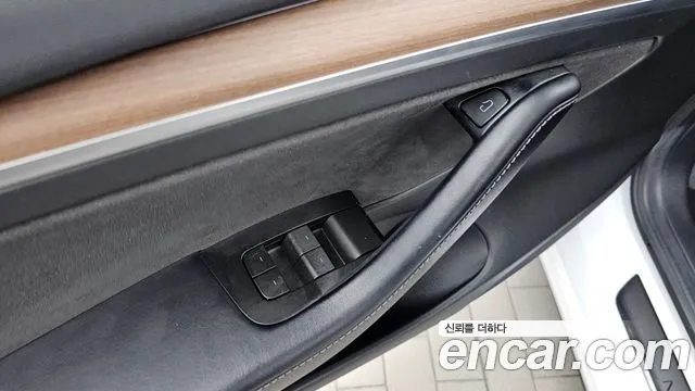 Tesla Model 3 — Фото автомобиля 22
