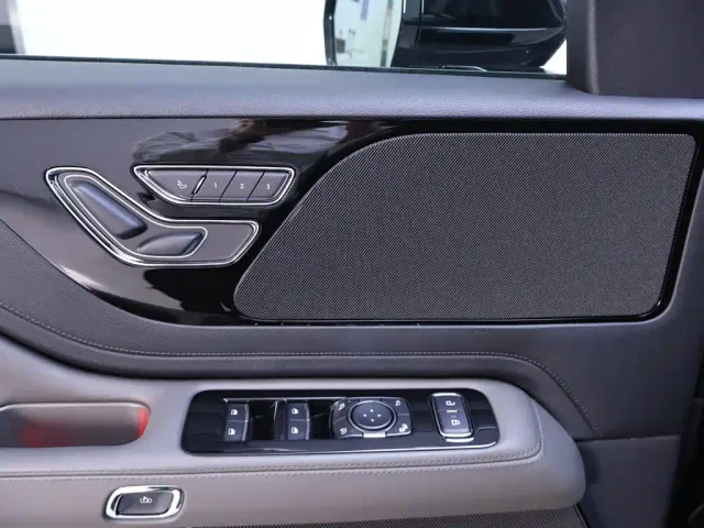 Lincoln Aviator — Фото автомобиля 17