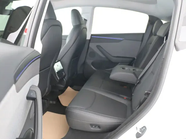 Tesla Model Y — Фото автомобиля 6