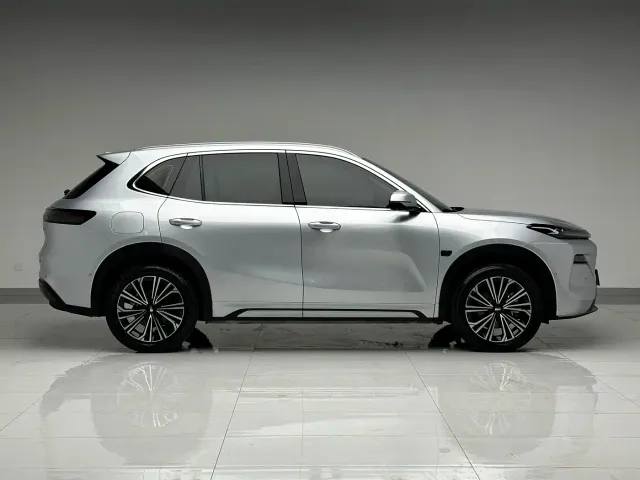 Geely Galaxy Starship 7 EM-i — Фото автомобиля 4