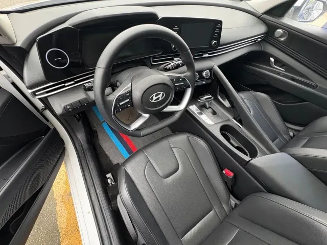 Hyundai Elantra — Фото автомобиля 7