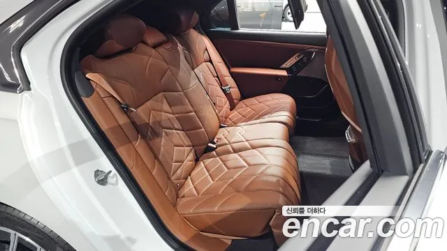 BMW 7-Series 7 серия (G70) 740i xDrive M Sport — Фото автомобиля 12