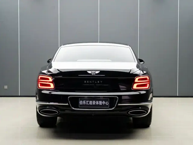 Bentley Flying Spur — Фото автомобиля 8