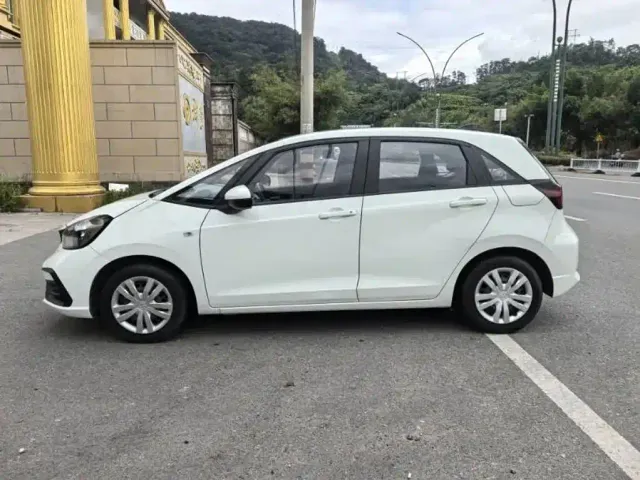 Honda Fit — Фото автомобиля 3