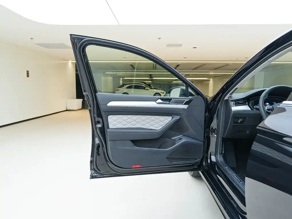 Volkswagen Magotan 2023 Model 2 Million Commemorative Edition 330TSI DSG Luxury — Фото автомобиля 18